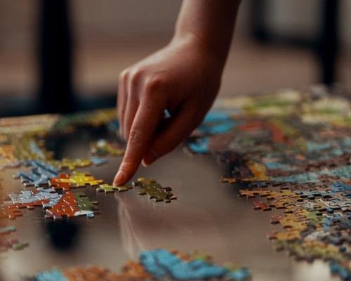 The health benefits of jigsaw puzzles - Vevoo - Spy Puzzles